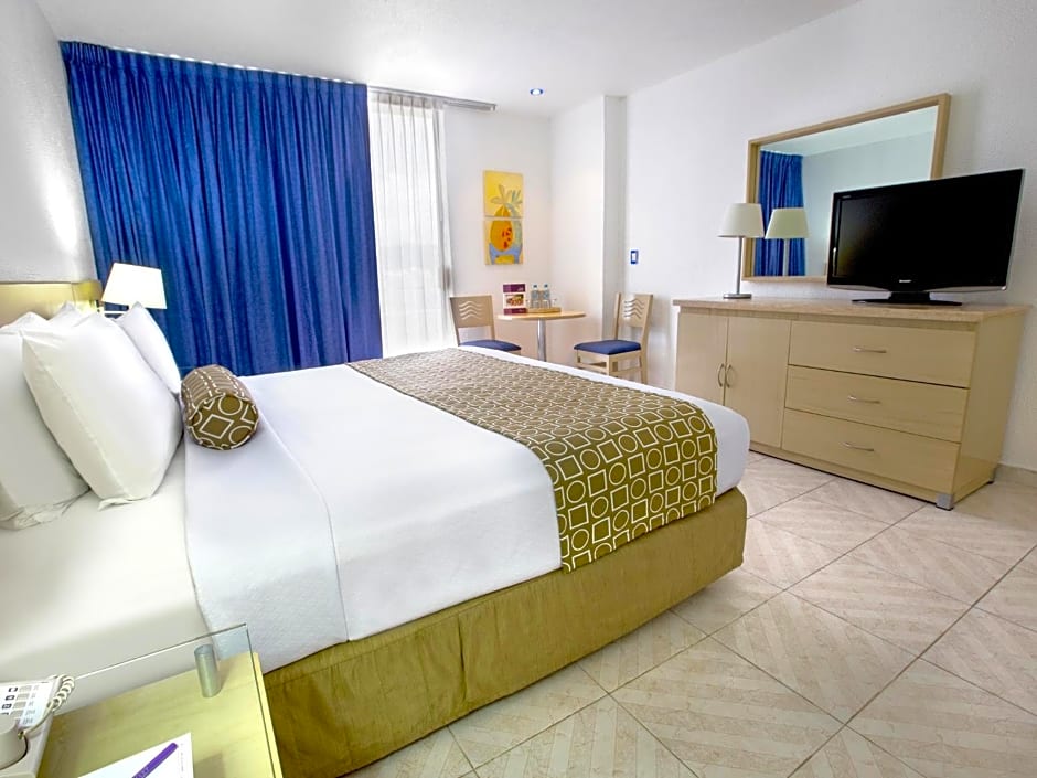 HS HOTSSON Hotel Acapulco