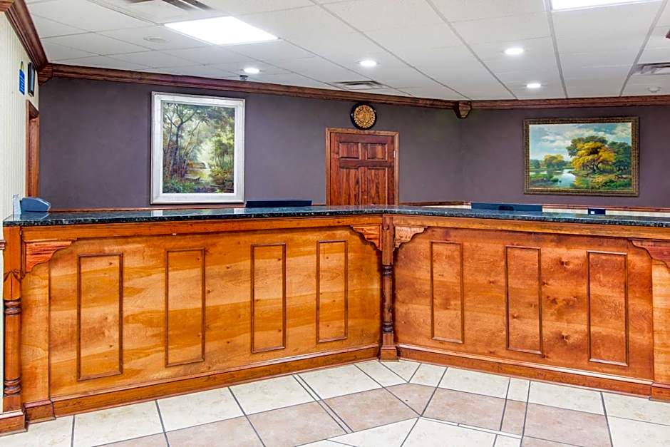 Days Inn by Wyndham Columbus-North Fort Moore