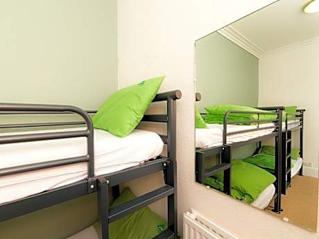 Dormitory Room with Shared Bathroom (5 Adults)