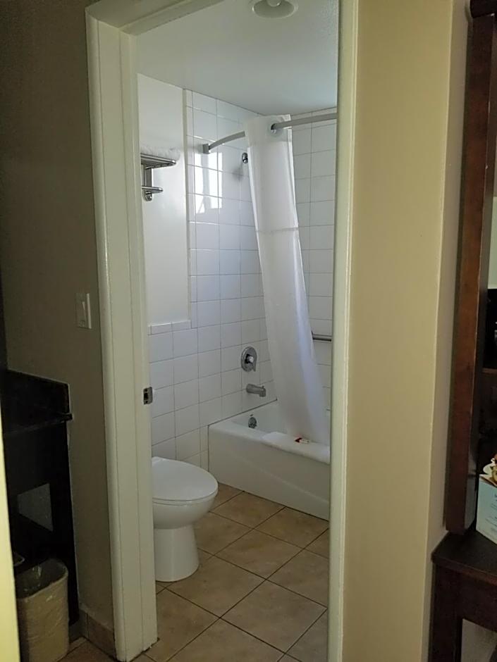 Super 8 by Wyndham Los Angeles-Culver City Area