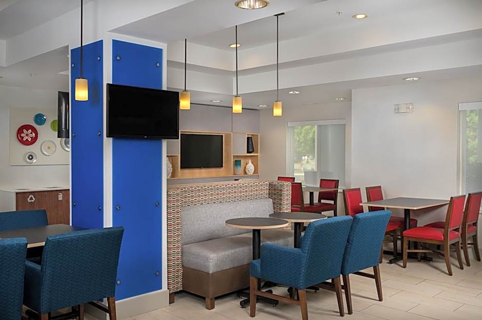 Holiday Inn Express Independence - Kansas City By IHG