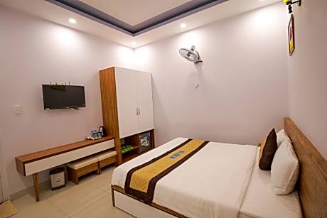 Deluxe Room (2 Adults + 1 Child)