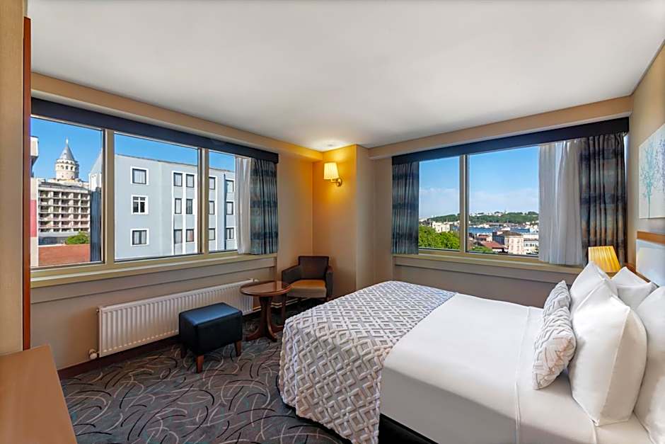 Photo 1 of 8 of 1 Double Bed or 2 Beds, City View