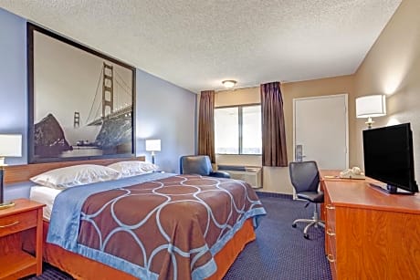 1 King Bed Non-Smoking