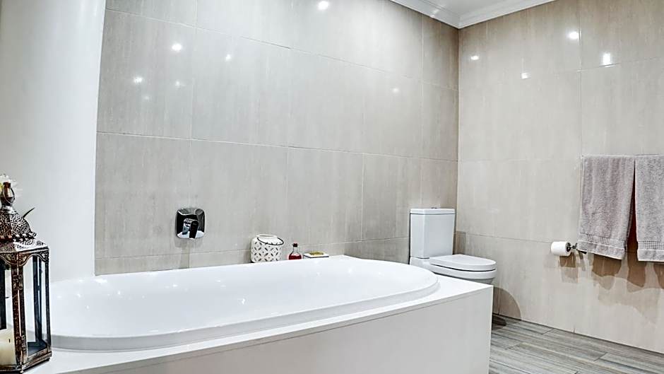 4 on Pritchard Luxury Suites