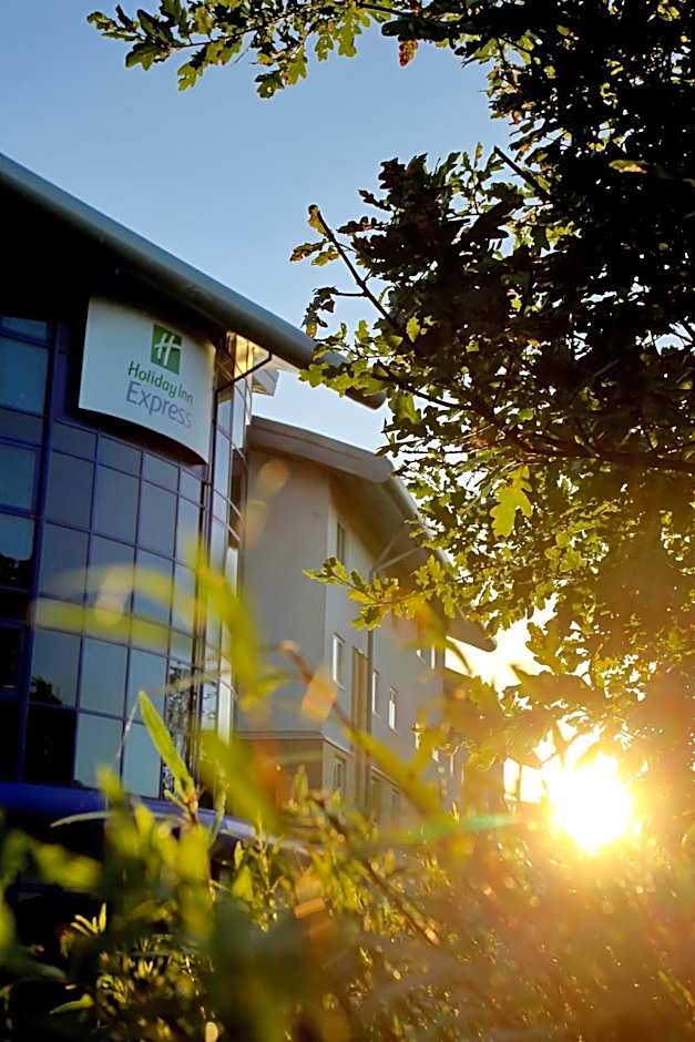 Holiday Inn Express Southampton - M27 J7 By IHG