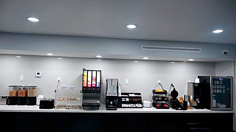 Days Inn & Suites by Wyndham Texas City