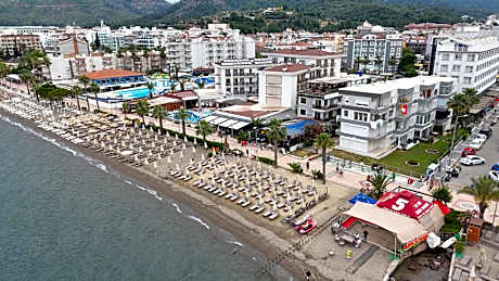 Cle Beach Boutique Hotel