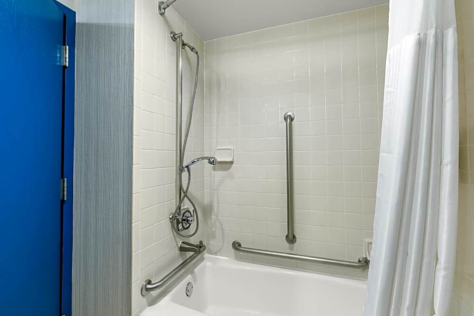 Spark by Hilton Green Bay