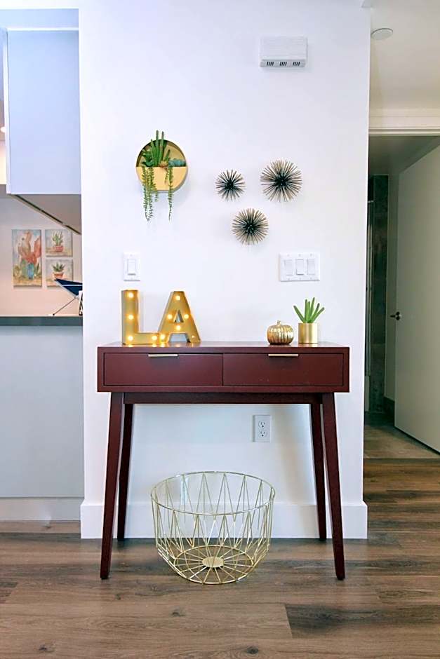 Los Angeles Premium Suites with Free Parking