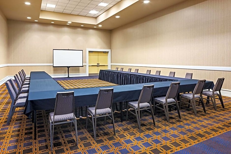 Sheraton Overland Park Hotel At The Convention Center