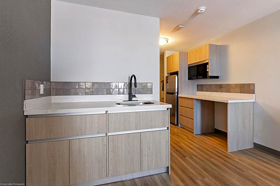 Home Inn and Suites Lloydminster