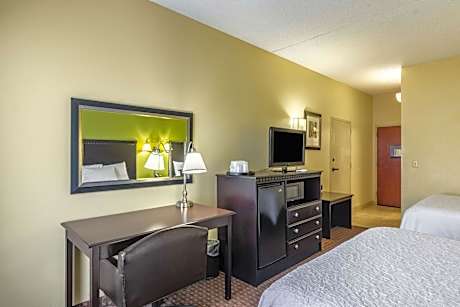 Queen Room with Two Queen Beds - Smoking