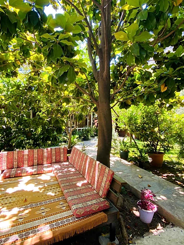 Canada Hotel & Bungalows