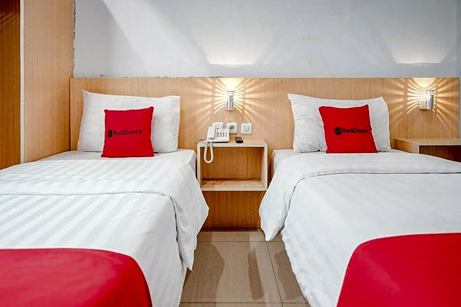 RedDoorz Premium at Hotel T-ONE Jambi