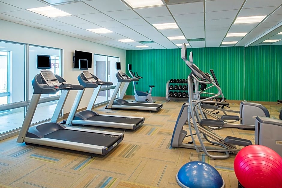 Holiday Inn Express & Suites Kingdom City, an IHG Hotel