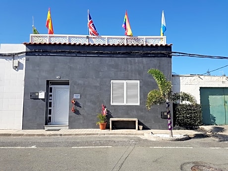 Rickaty Lodge Bed and Breakfast, Airport Hotel, Hotel de aeropuerto, Las Palmas Airport, Gran Canaria Airport, LPA, Spain