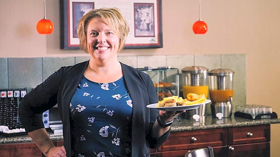 Redwood Inn & Suites