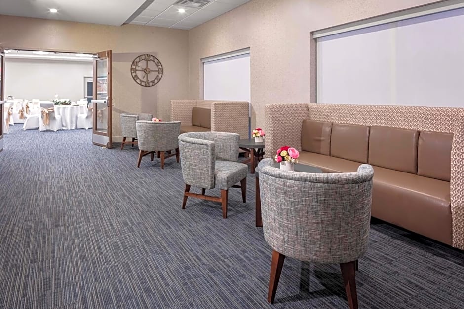 Holiday Inn Express And Suites Madison By IHG