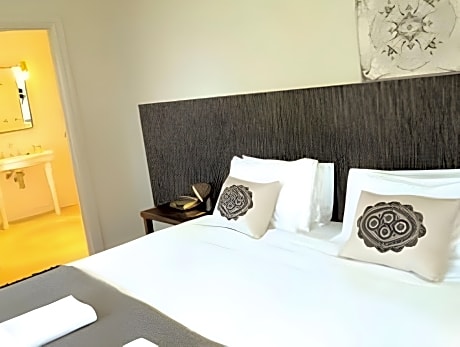 Deluxe (King size bed only)