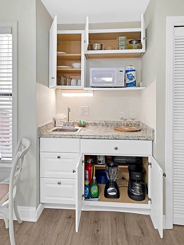 Charming Beach Studio With Pool & Sauna