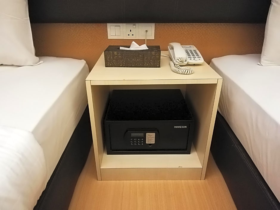 Ease Hotel