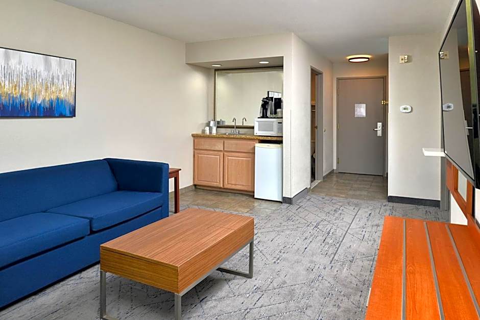 Holiday Inn Express Hotel & Suites Farmington By IHG