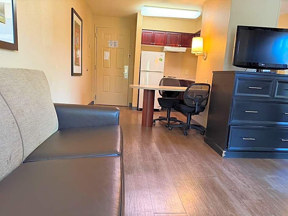 Hawthorn Extended Stay by Wyndham Irving Las Colinas