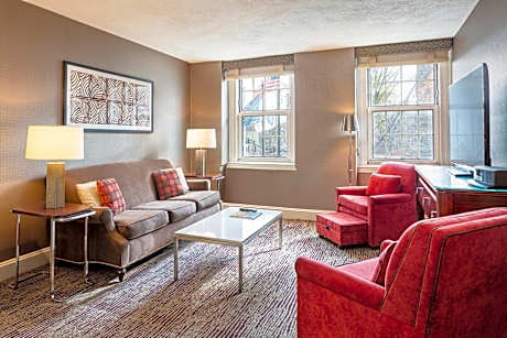 Club lounge access, 1 Bedroom Suite, 1 King, Sofa bed