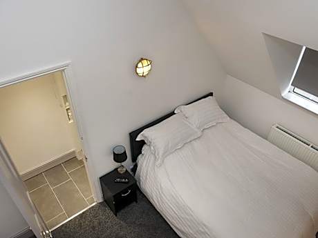 Family room-Superior-Ensuite with Shower