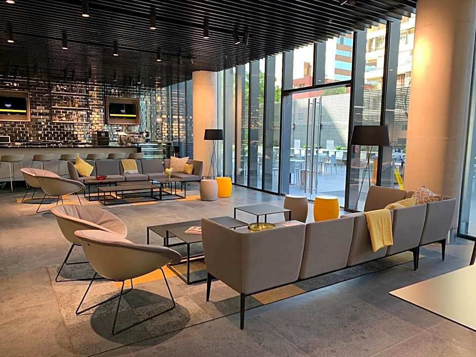 Ola Santiago Providencia, Tapestry Collection by Hilton