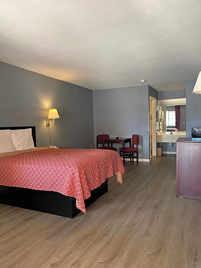 Majestic Inn