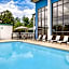 Days Inn & Suites by Wyndham Savannah Midtown