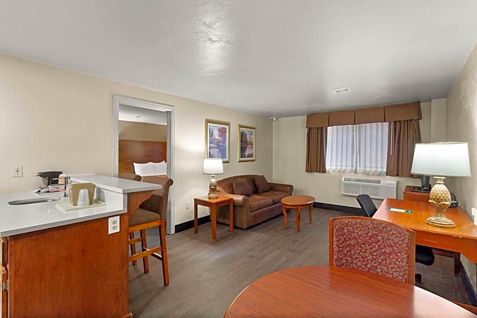 Quality Inn & Suites Downtown