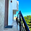 Escape to Paradise, Minimalist 4-BR Beachfront, 300 Mbps with amazing views