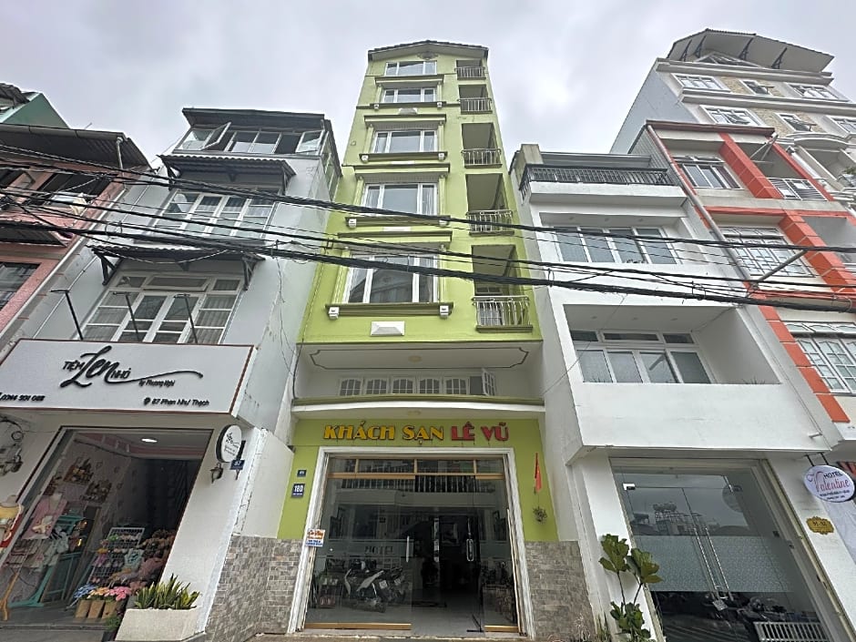 OYO 1196 Le Vu Hotel