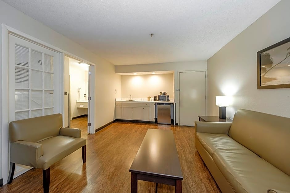 Red Roof Inn & Suites Savannah Airport