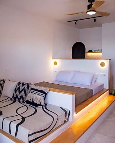 Deluxe Double Room with Balcony and Sea View