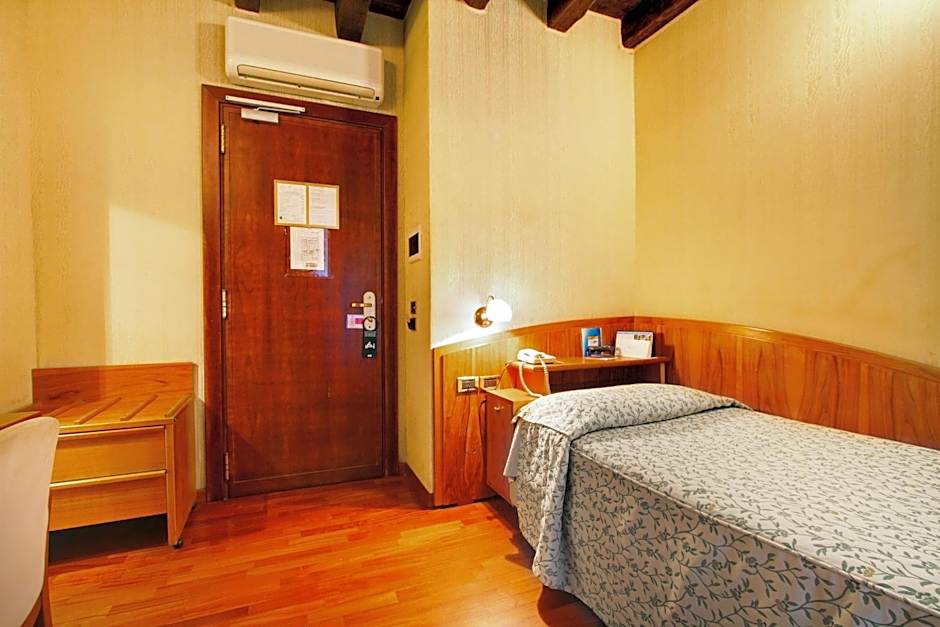 Foto 1 di 4 di Single Room