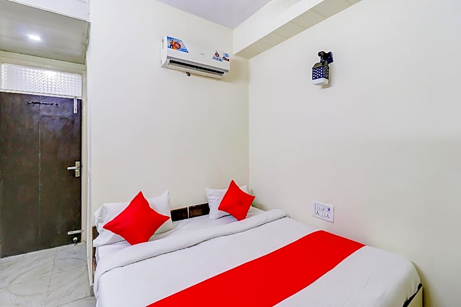 RS Hotels by OYO Rooms – Delhi, NY