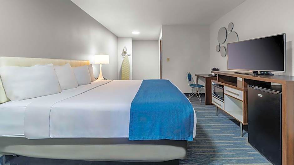 Days Inn & Suites by Wyndham Flagstaff I-40