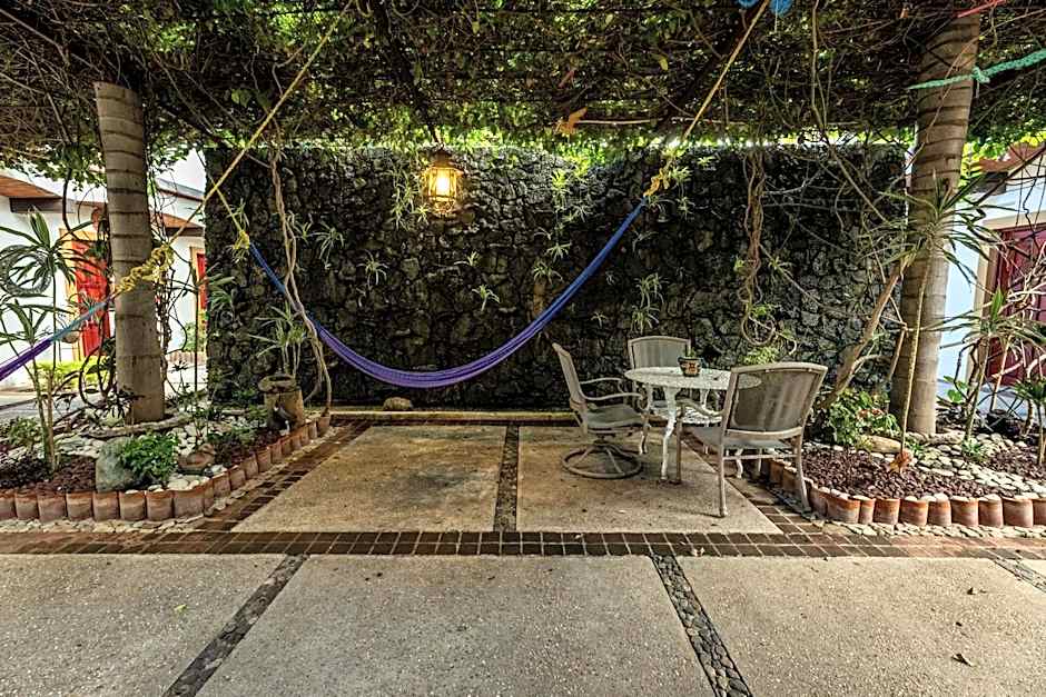 Las Mariposas Hotel & Studios