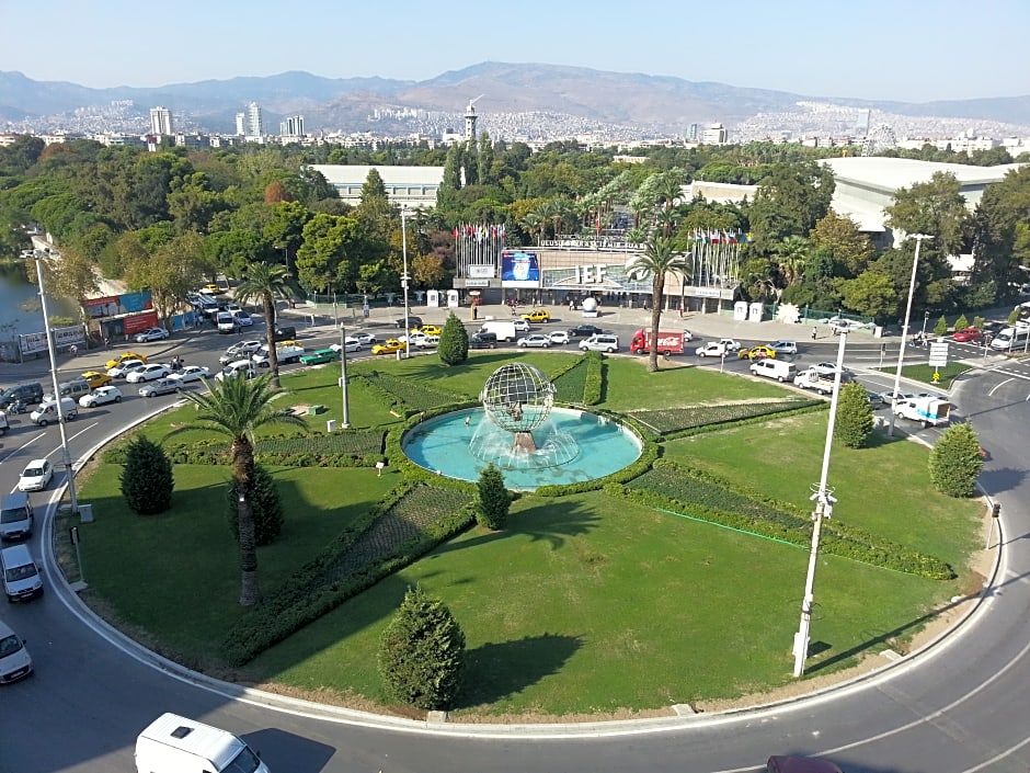 Walk In Hotel&Residence