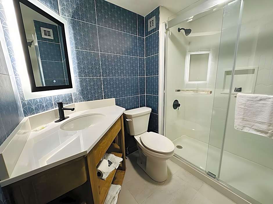 Ashbourne Hotel Canton/Hall of Fame I-77