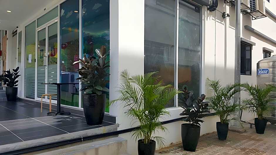 9 Square Hotel - Sri Kembangan