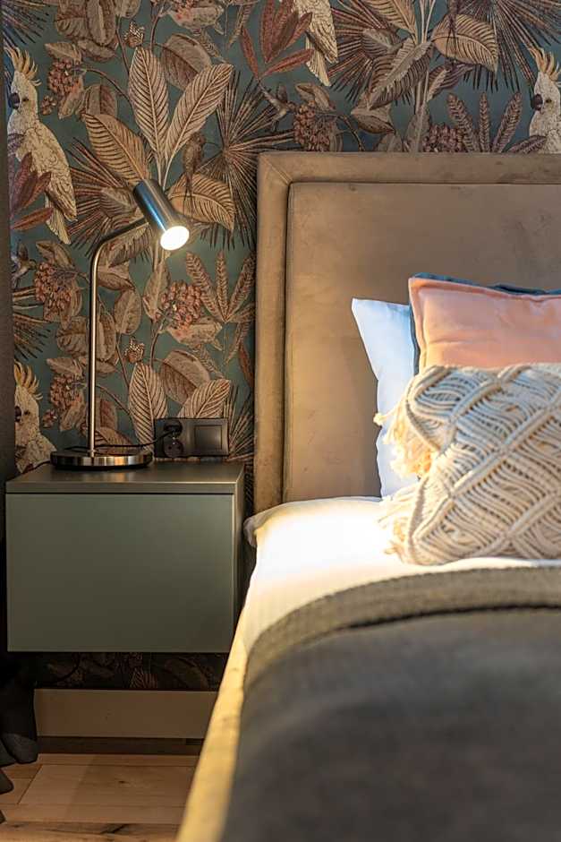 Pure Rental Premium Apartments - Free Parking & AC