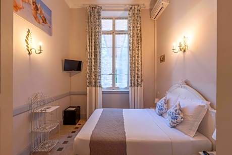 Small Double Room Hill Side