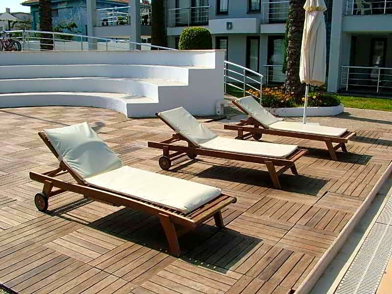 Side Garden Residence