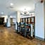 Orangewood Inn & Suites Kansas City Airport