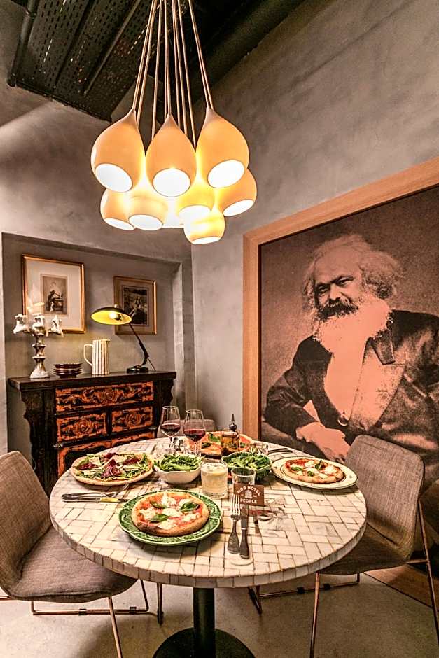 MOB HOTEL Paris Les Puces